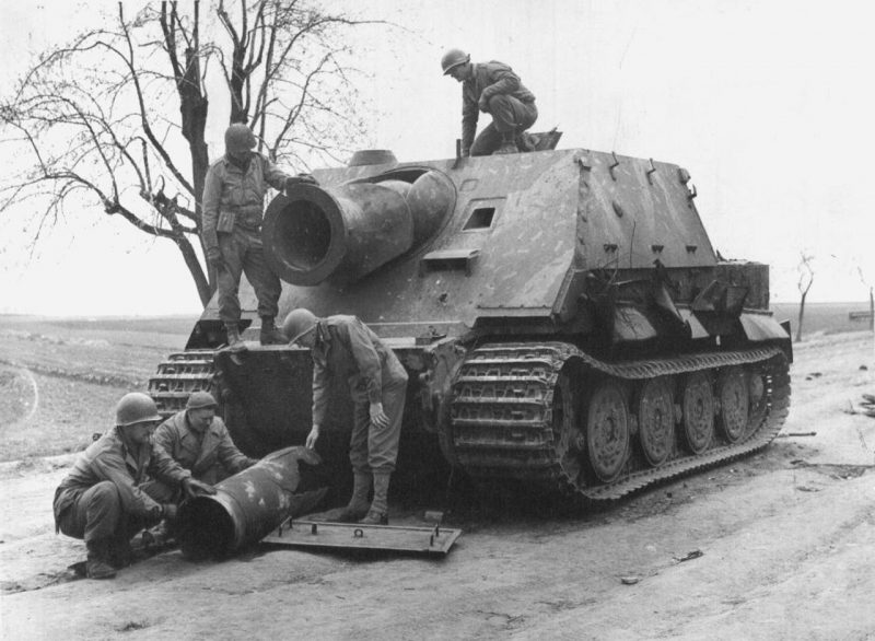 The Sturmtiger - Massive WW2 Tank With 380mm Rocket Launcher