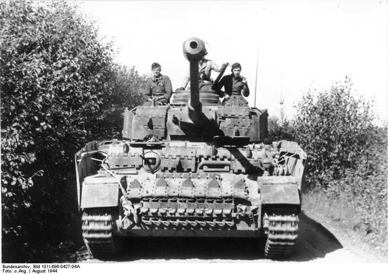 Bundesarchiv_Bild_101I-696-0427-04A_Mittlere_Ostfront_Polen_Panzer_IV ...