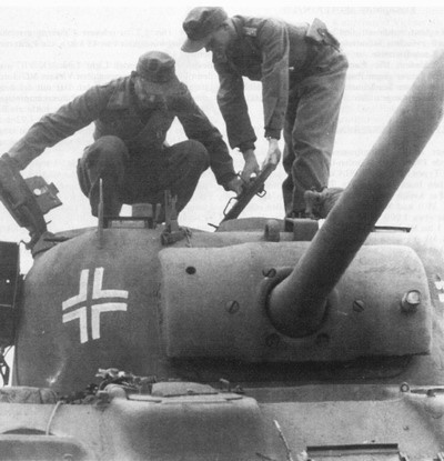 Shermans al servicio de la Wehrmacht Firefly-13