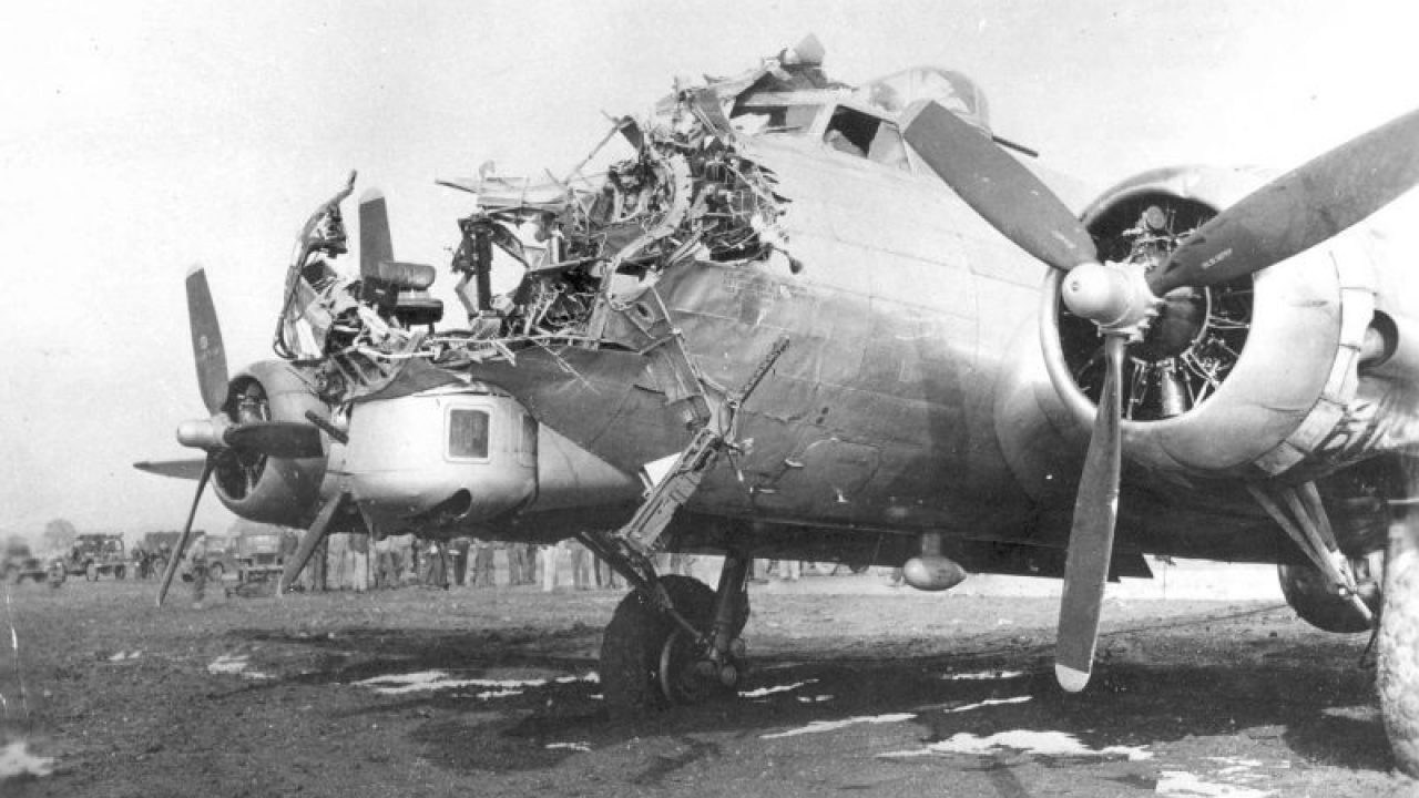 17 Images Of Damaged B 17 Bombers That Miraculously Made It Home
