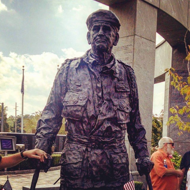 ‘wild Bill Guarnere Easy Company Band Of Brothers Statue Dedicated