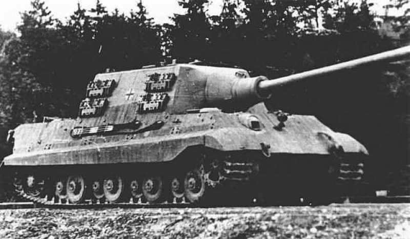 Panzerjäger Tiger Ausf. B - Jagdtiger - In Action!