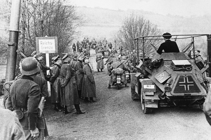 25 Iconic Pictures Of The German Blitzkrieg 1940