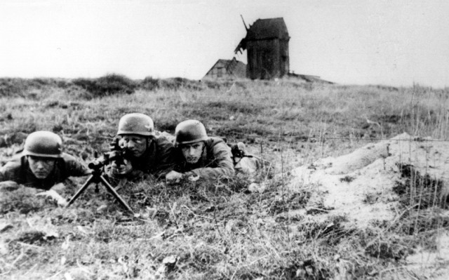 25 Iconic Pictures Of The German Blitzkrieg 1940