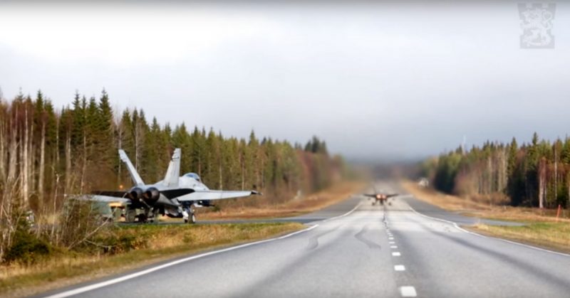 Landing the F/A-18 Hornet On The Road - The Finns Know What They Are Doing