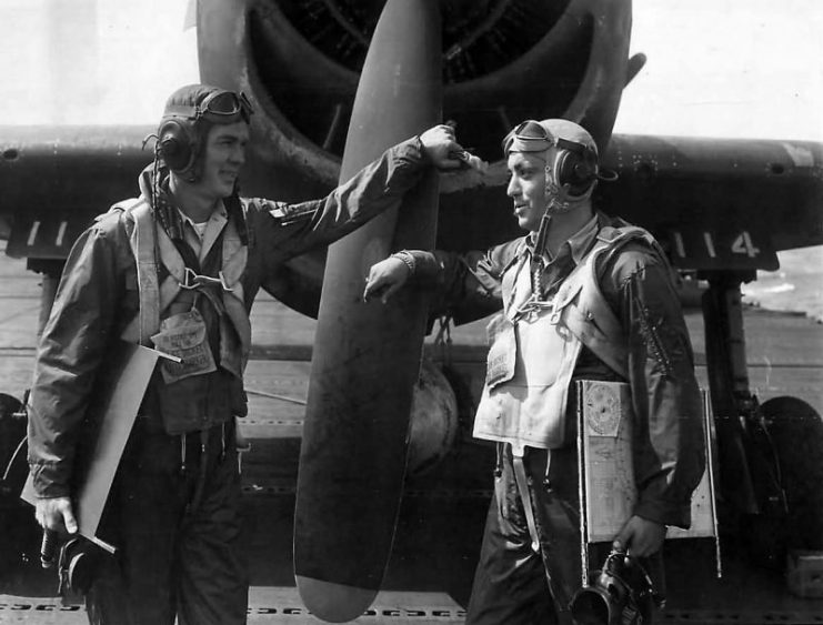 F6F Ace Pilots Coleman e Langdon del VF-83 sulla USS Essex nel 1945.