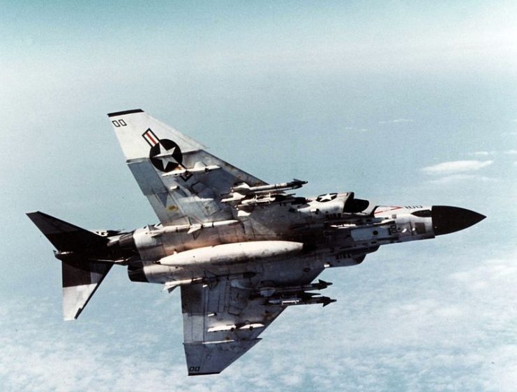 McDonnell Douglas F-4J Phantom II.Questo aereo è stato assegnato a fighter squadron VF-96 Fighting Falcons, Carrier Air Wing 9, a bordo della portaerei USS Constellation.E ' stato colpito da un Nord Vietnamita SA-2 di superficie-aria missili e l'equipaggio ha dovuto espellere il Golfo del Tonchino.