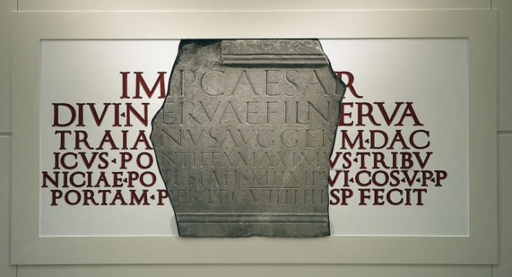 The last definite attestation of the Ninth: a stone Inscript at York daterend 108, tentoongesteld in het Yorkshire Museum. Foto: York Museums Trust / CC BY-SA 4.0