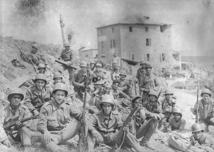 Soldados brasileños celebran el Día de la Independencia de Brasil en Italia durante la Segunda Guerra Mundial, septiembre de 1944.