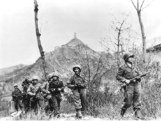 Soldats de la FEB lors du deuxième assaut de la bataille de Monte Castello le 29 novembre 1944.