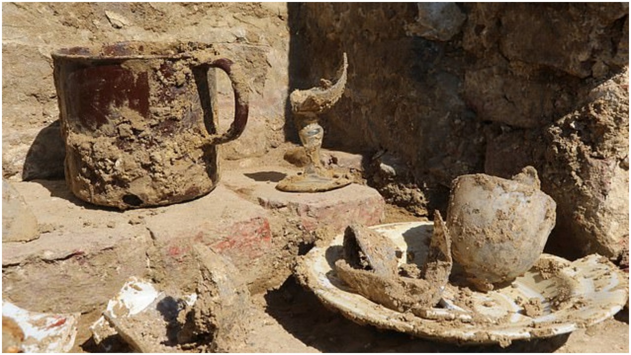 Archaeologists Uncover Remains of 110 Soldiers & Artifacts