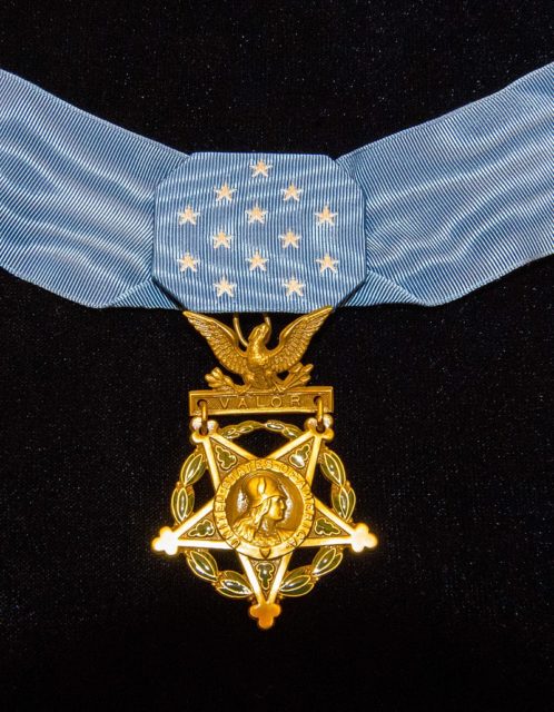 President Clears Way to Present Medal of Honor to Alwyn Cashe for His ...