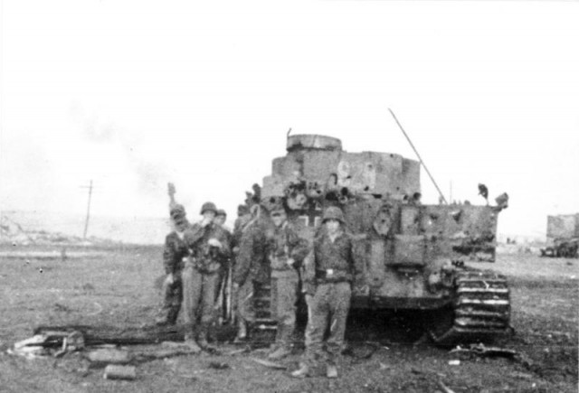 Panzer IV with Waffen SS Troops – By Bundesarchiv – CC BY-SA 3.0