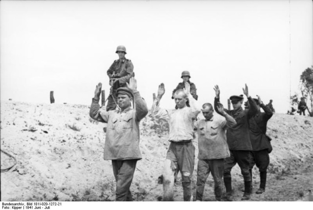 Soviet POWs, captured in summer, 1941. Bundesarchiv