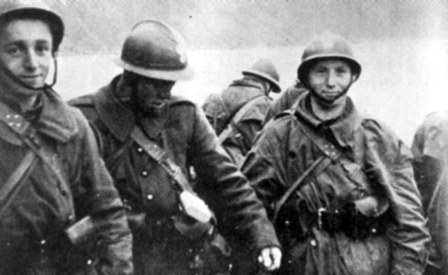 Three Polish soldiers smiling