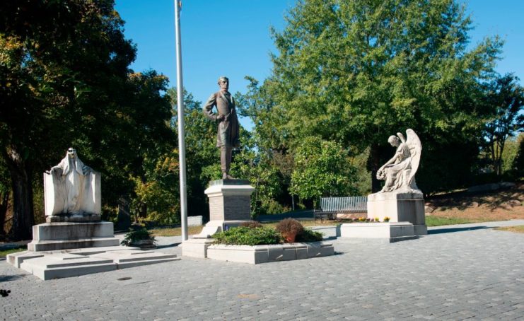 Statues stand at the grave site of Jefferson Davis