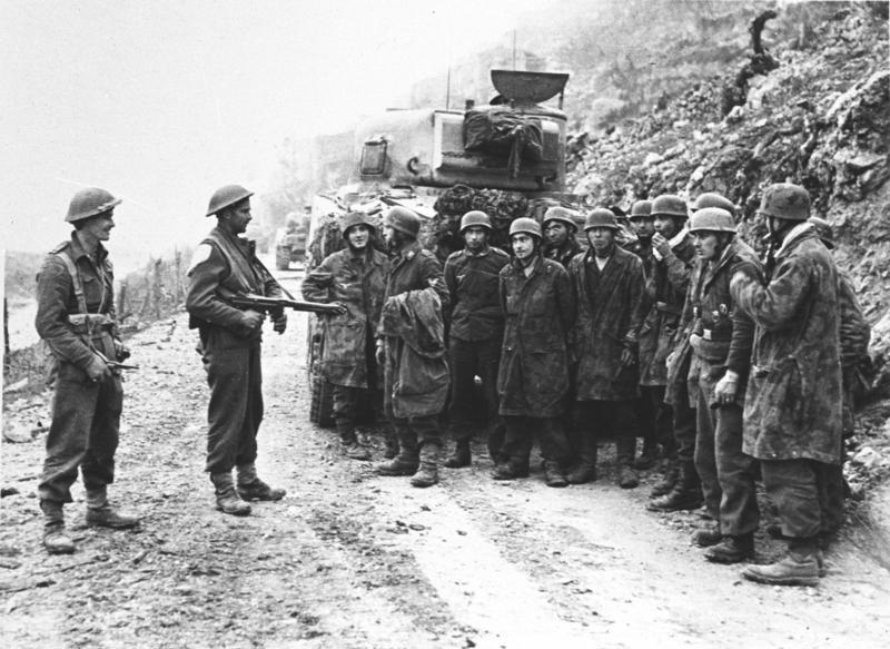 Bundesarchiv_Bild_146-1975-014-31_Monte_Cassino_deutsche_Kriegsgefangene.jpg