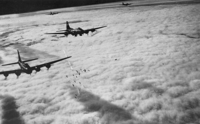 33 Beautiful Images Of B-17 Flying Fortress In Flight | War History Online