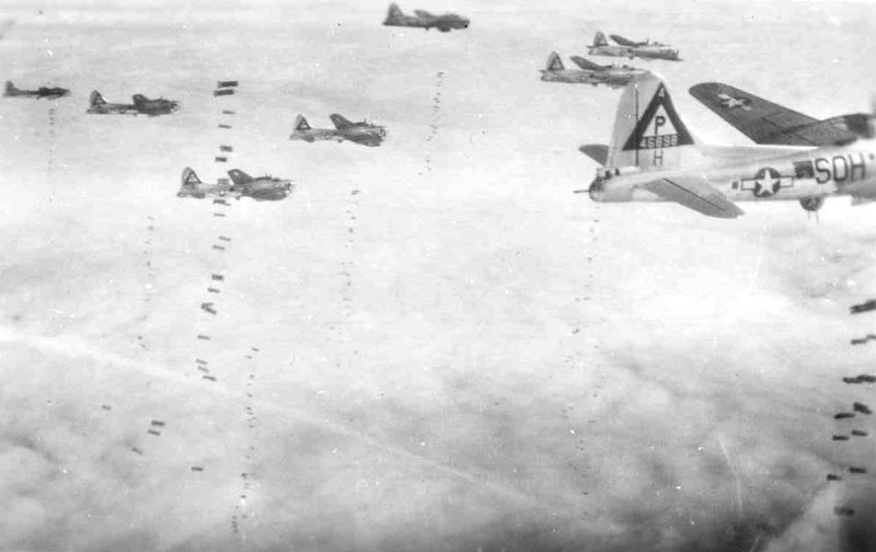 The Mighty Eigth - B-17 Flying Fortress In Formation | War History Online