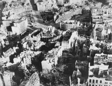 MUST SEE: 21 amazing aerial shots of bombed out Berlin shortly after ...