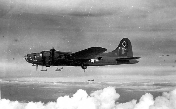 33 Beautiful Images of B-17 Flying Fortress In Flight | War History Online