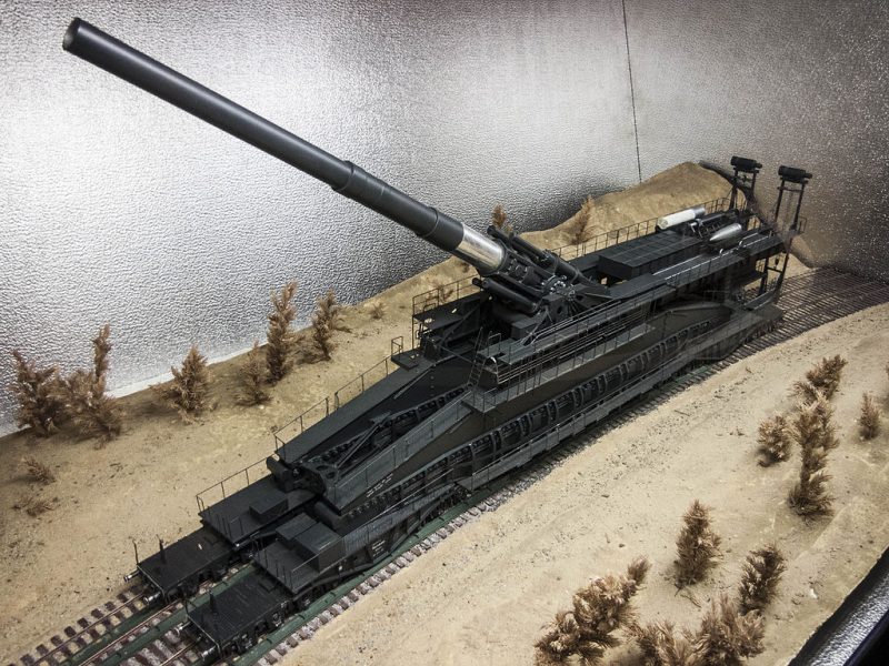 Schwerer Gustav railway cannon made using Create: Big Cannons. This took a  lot of accidentally blowing up my build to make, enjoy. : r/feedthebeast