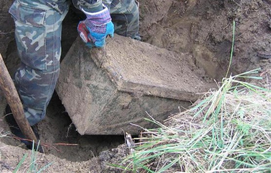 MUST SEE!! Dug up on a WWII battlefield - you won't believe what they ...