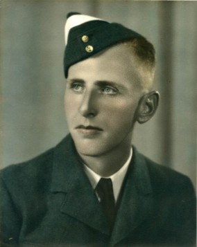 Nephew finds Halifax bomber grave of lost airman, ends WW2 family mystery