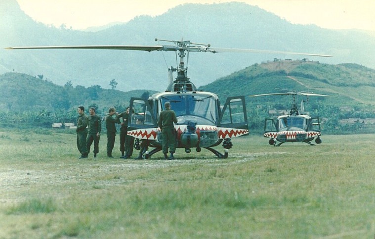 The Bell UH-1 Huey Gunship - Amazing Pictures And Assault Videos