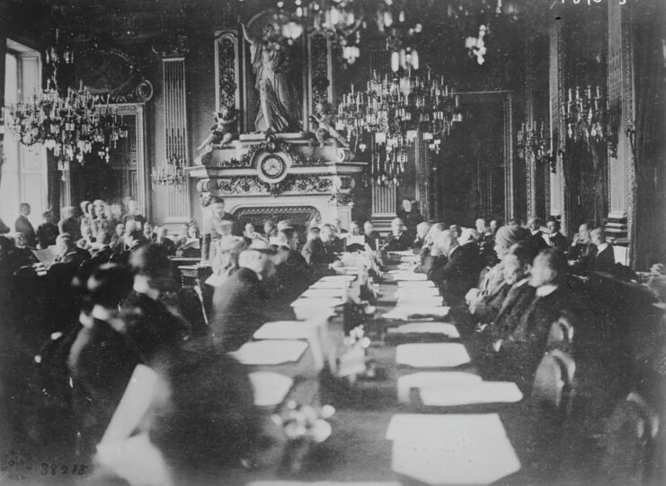 Diplomats sitting in the Salon de l'Horloge of the Palace of Versailles