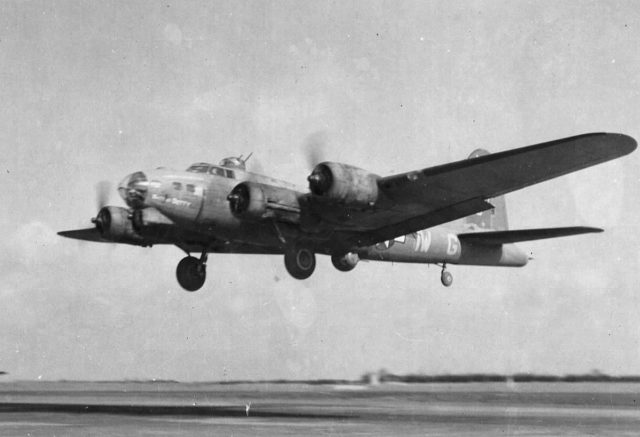 90-Year-Old Texan Rancher Remembers his Time With a B-17 Crew in WW2 ...