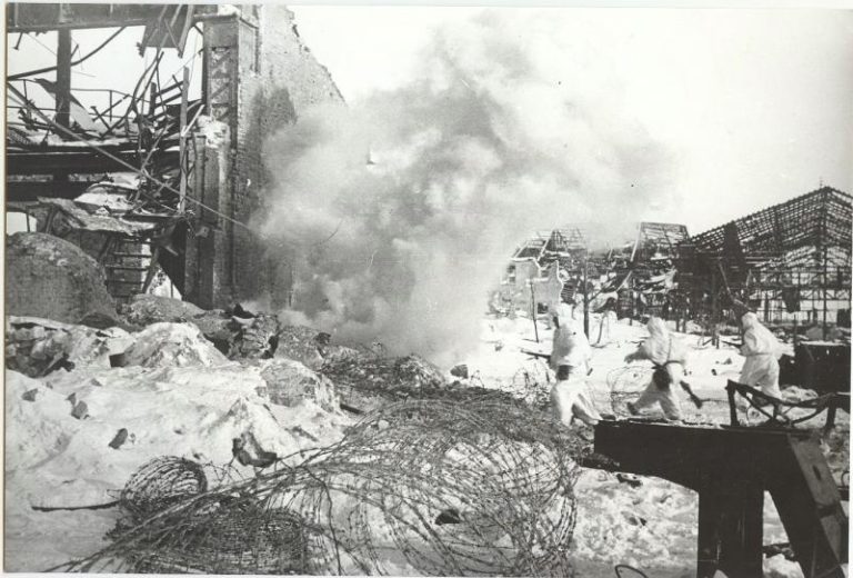 Not One Step Back - Incredible Urban Combat Pictures From Stalingrad ...