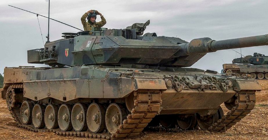 The Awesome Leopard 2 Tank Is Unstoppable Against An Anti-tank Ditch 