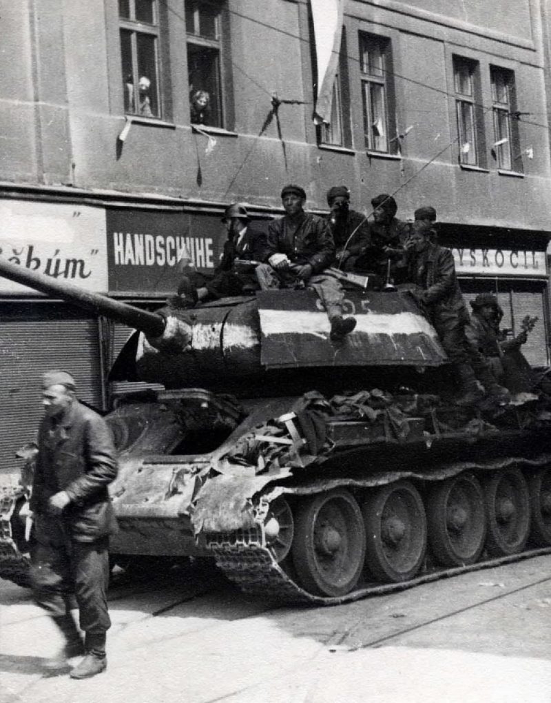 Soviet T-34 Tank -13 Facts and 25 Photos | War History Online