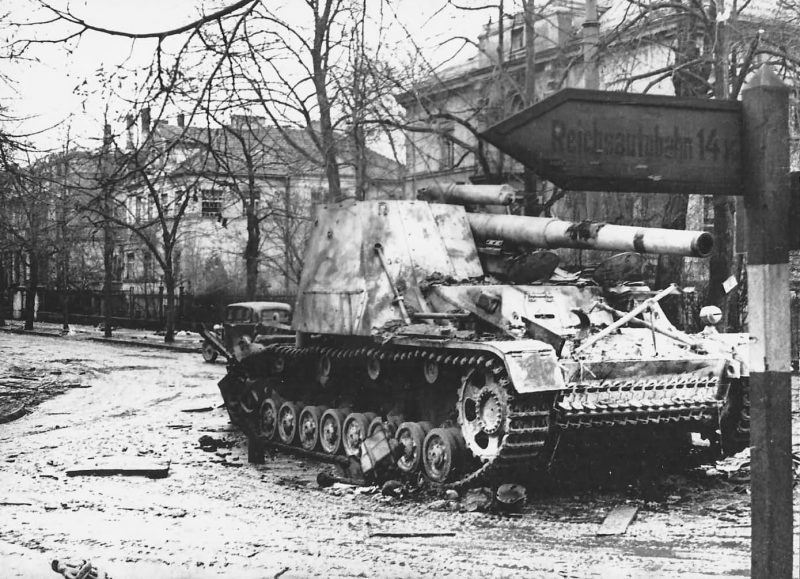 King of the Battlefield: 26 Pictures of The Hummel Self-Propelled ...