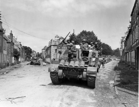 Rolling Thunder - 30 Awesome Photos of the M7 Priest Self-Propelled Gun ...