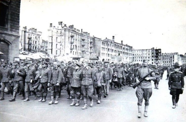 Footage of 60,000 German Prisoners Paraded Through Moscow | War History ...