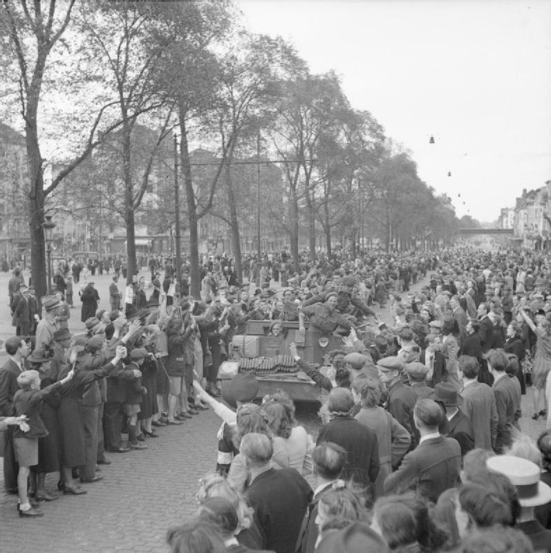 Fascinating Pictures: How Allied Troops Were Welcomed as They Liberated ...