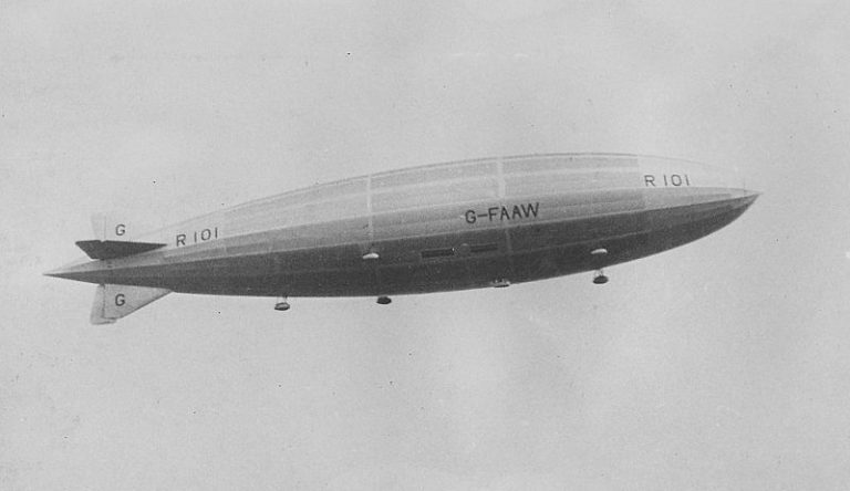 The Flying Aircraft Carriers The Cursed USS Akron class Airships | War ...