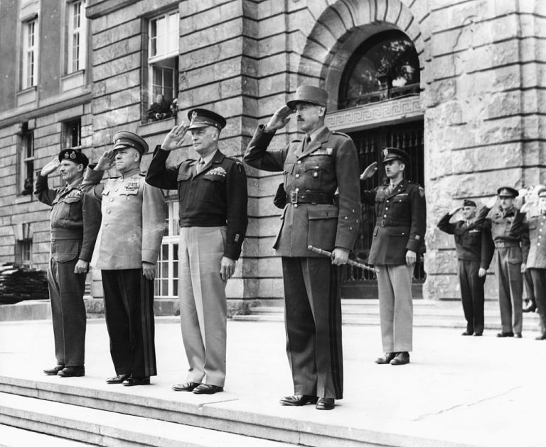 Iconic Eisenhower & 101st AB Paratroopers Rise in Bronze | War History ...