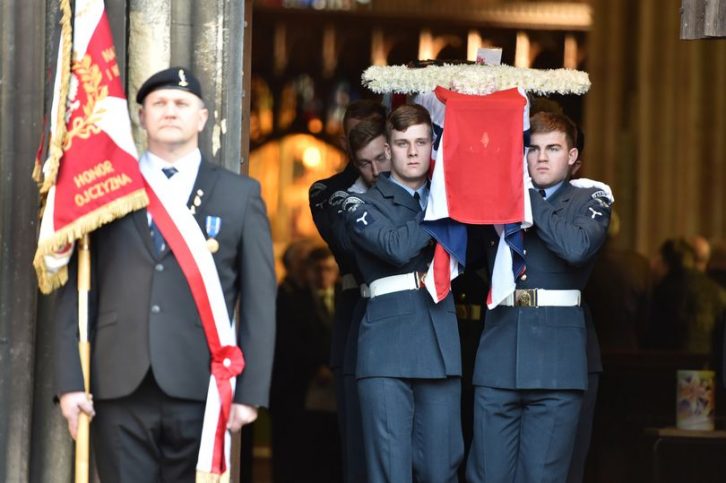 300 Strangers Attend Funeral for WW2 Hero Who Had no Family | War ...