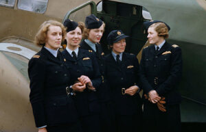 Lettice Curtis, Jenny Broad, Wendy Sale Barker, Gabrielle Patterson and Pauline Gower standing in front of an Airspeed Oxford