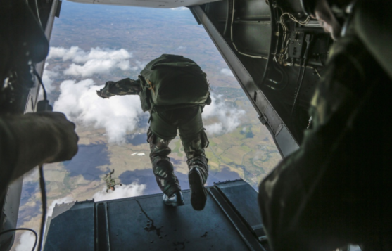 British Soldier Falls 15,000 Feet After A Parachute Failure — And ...