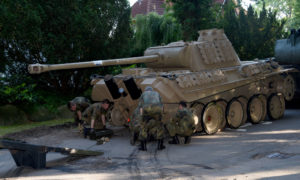 Five German soldiers preparing the 1943 Panther tank for loading