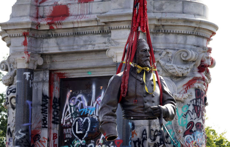 Top half of the Robert E. Lee statue in harnesses