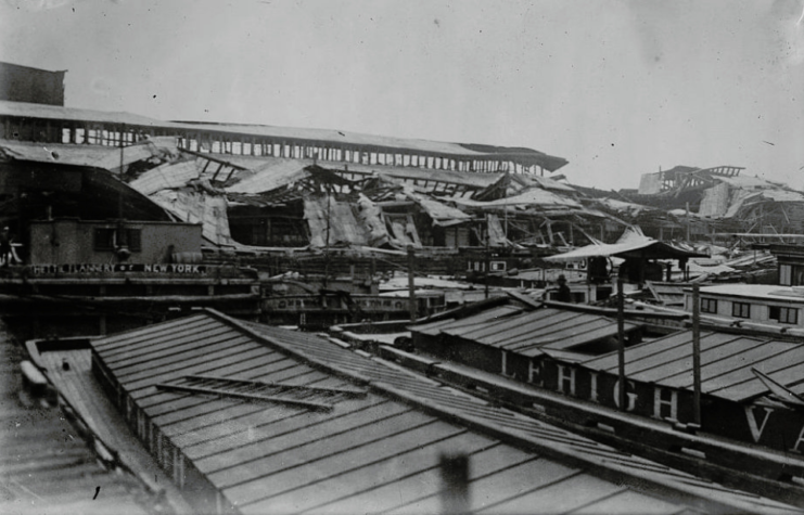 Jersey City pier broken into pieces following the Black Tom explosion