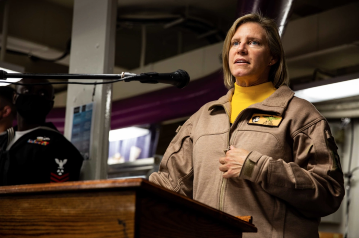 Uss Abraham Lincoln Captain Becomes First Woman To Command A Deployed 