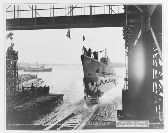 USS Finback (SS-230) being launched