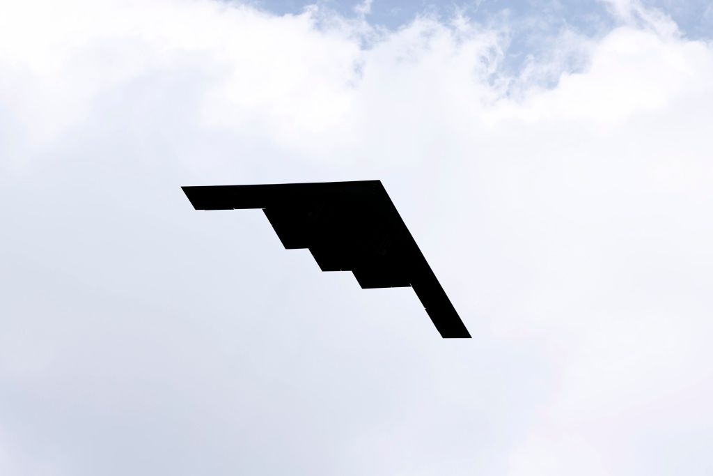 How The Sophisticated B-2 Spirit Stealth Bomber Stays Invisible | War ...