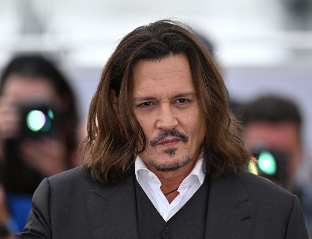 Johnny Depp Receives Seven-Minute Standing Ovation for 'Jeanne du Barry ...